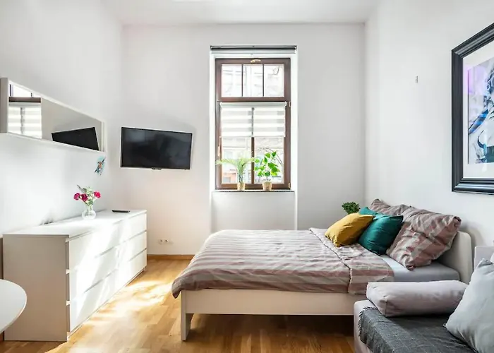 Discover Krakow s - 5 Borowickiej St - Studio Next To Opera And Unity Centre